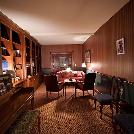 Victorian Veranda Country Inn Lawrence Bagian luar foto