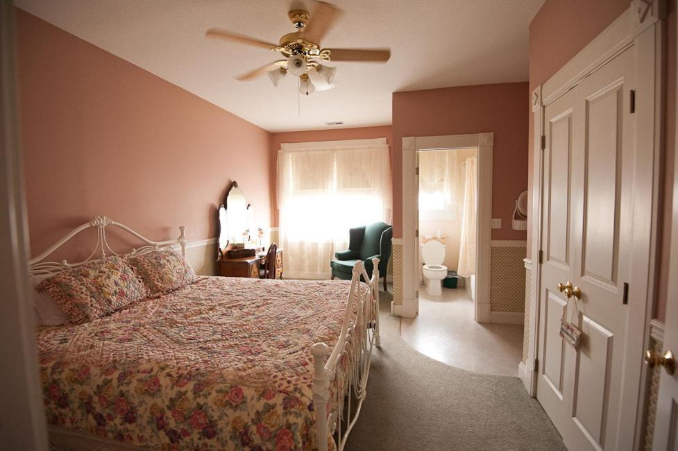 Victorian Veranda Country Inn Lawrence Ruang foto
