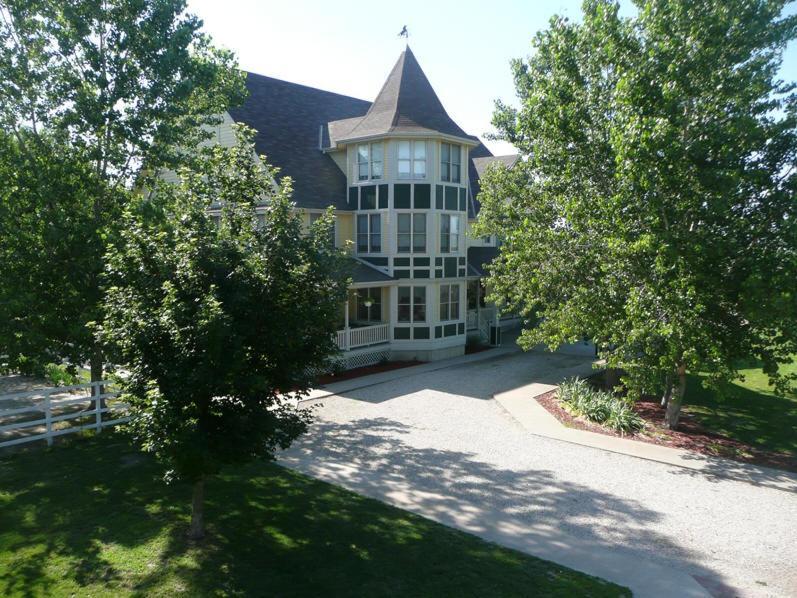 Victorian Veranda Country Inn Lawrence Bagian luar foto