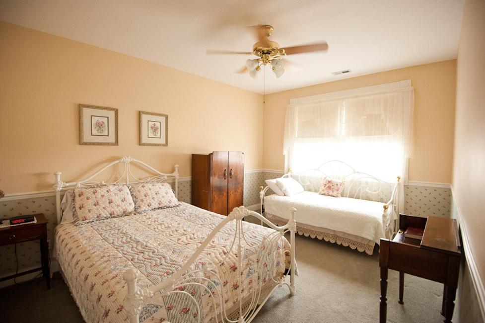 Victorian Veranda Country Inn Lawrence Ruang foto
