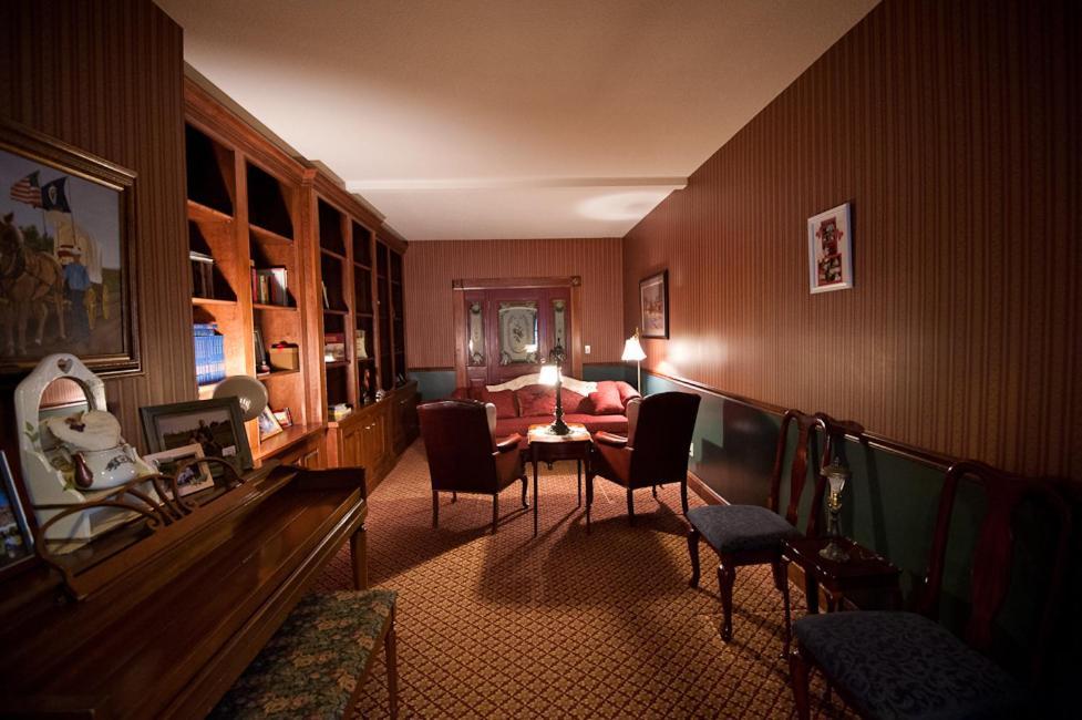 Victorian Veranda Country Inn Lawrence Bagian luar foto
