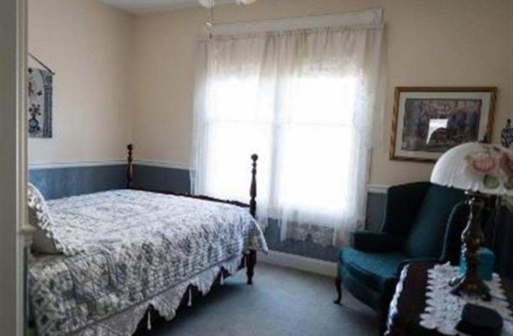 Victorian Veranda Country Inn Lawrence Bagian luar foto
