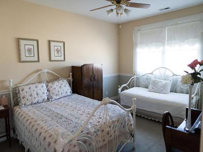 Victorian Veranda Country Inn Lawrence Bagian luar foto